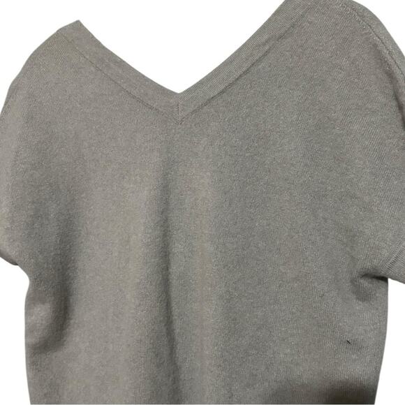 Theory Women’s Sz M Heather Gray Deep V-Neck Back Short Sleeve Cashmere Sweater - Picture 3 of 6